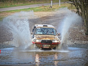 Klasyczny Land Cruiser wystartuje w Dakarze